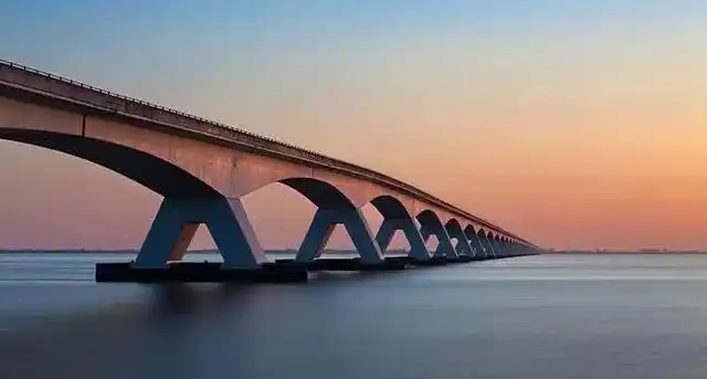 先简支后连续箱梁怎么设计(斜交转正交现浇预应力连续箱梁桥设计)(1)