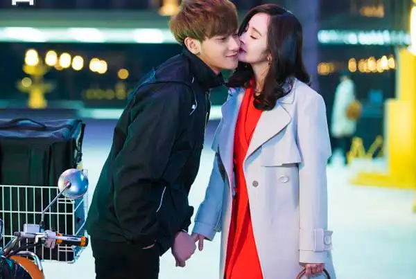 黄子韬和杨幂在一起了吗 拍戏过程中互动亲昵