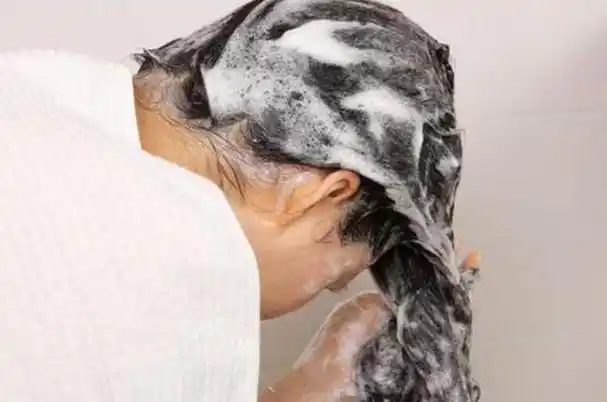 建议女人:洗头时,加上这四点,洗出来的头发更柔顺,减少断发