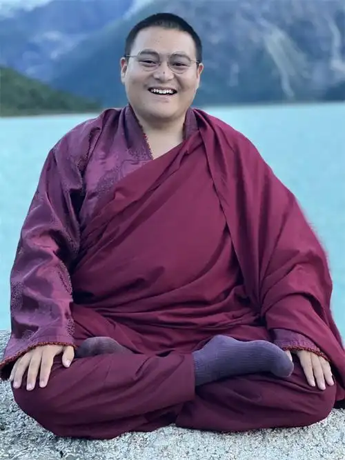 年轻活佛的"故土情":与山水相依守望"母亲"