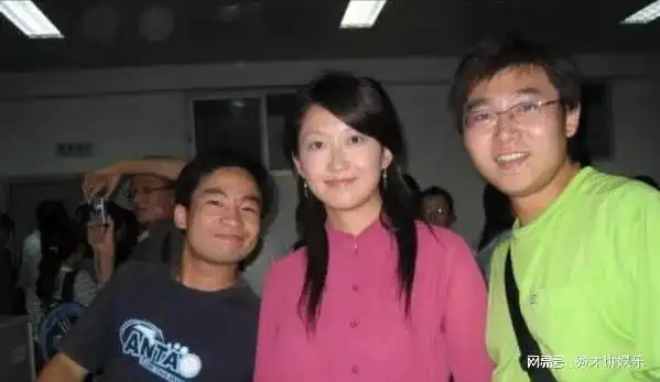 气象主播杨丹嫁给普通丈夫40岁生下儿子一家三口生活幸福