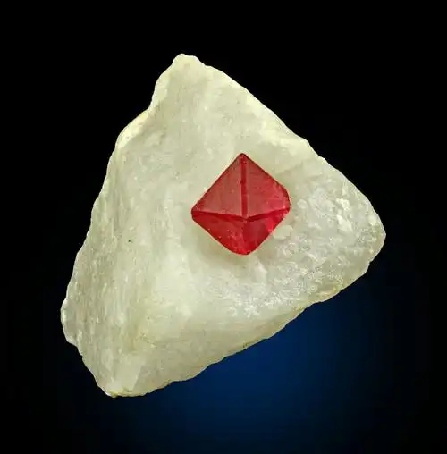 天然矿物晶体——尖晶石