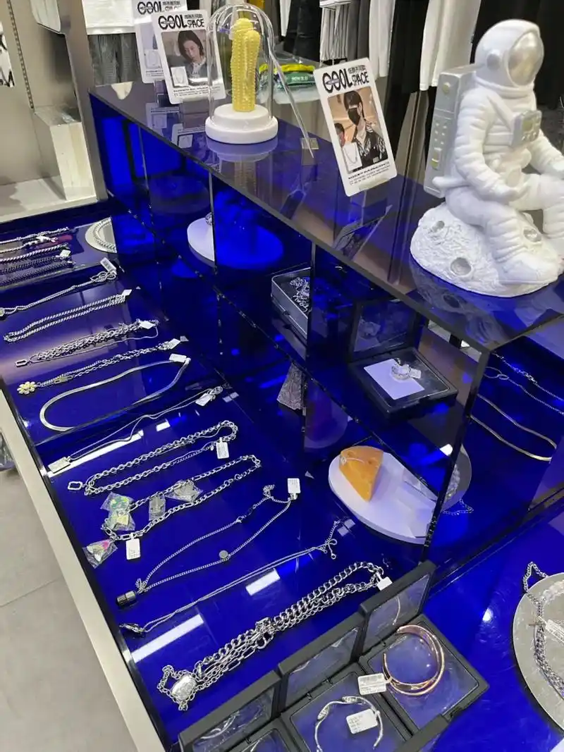 我又来kilometers潮牌店了!我夏天的衣服算是被这家店 - 抖音