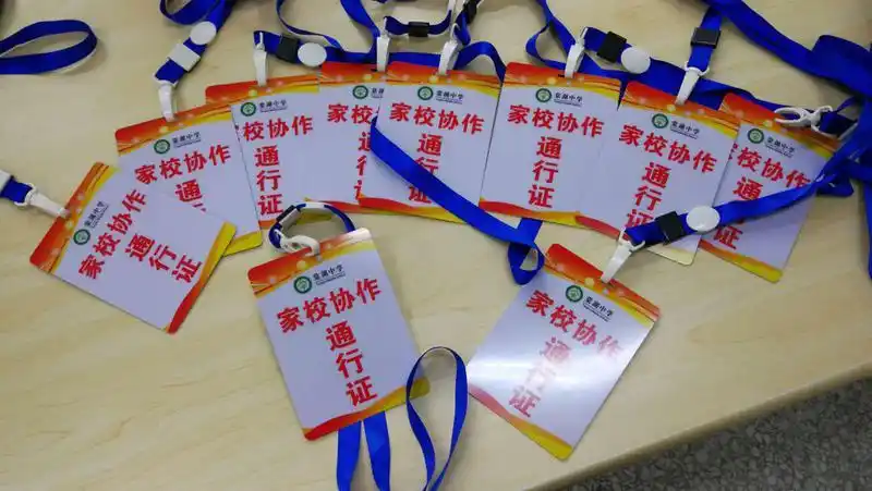 请家长做监考老师棠中师生点赞