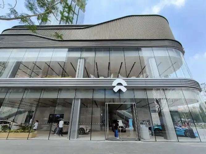 松山湖  #万象汇  #蔚来  et5感觉比较好,囡囡都好中意[点赞r]