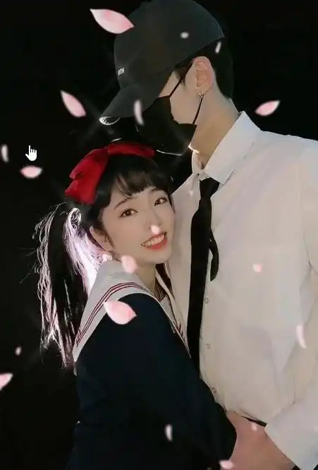 郝一点最开始就是和男朋友林锡炒cp热度,林锡是"