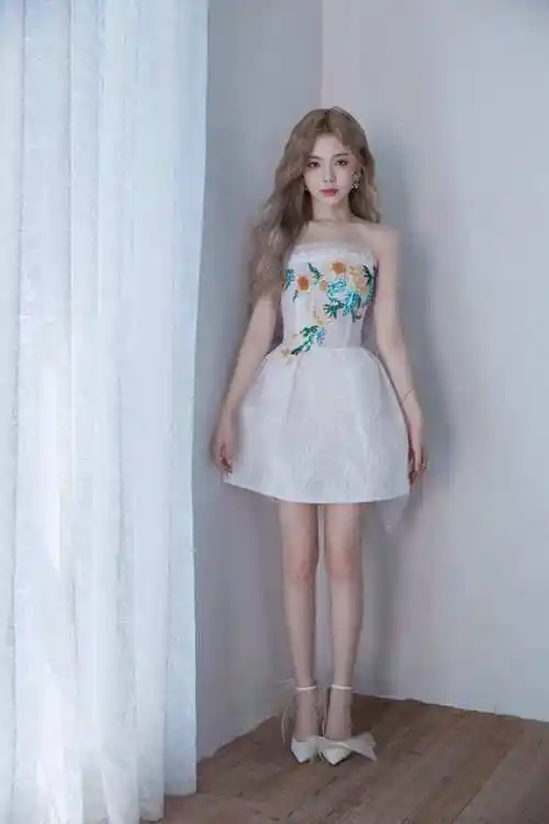 陈卓璇公主小妹蕾丝裙##陈卓璇繁花刺绣抹胸裙