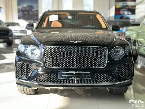 2021款宾利添越v840t黑外内马鞍棕帝王蓝现车255万