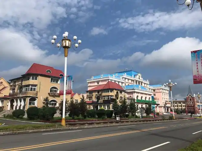 阿尔山是中国城市市区空气中负氧离子含量最高的城市,也是中国唯一