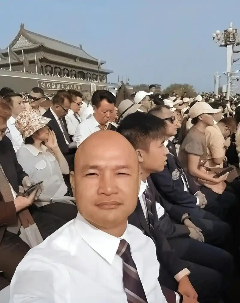 刘泽基香港警务处机动部队警署警长各位 他亲切地称他为"光头刘sir".