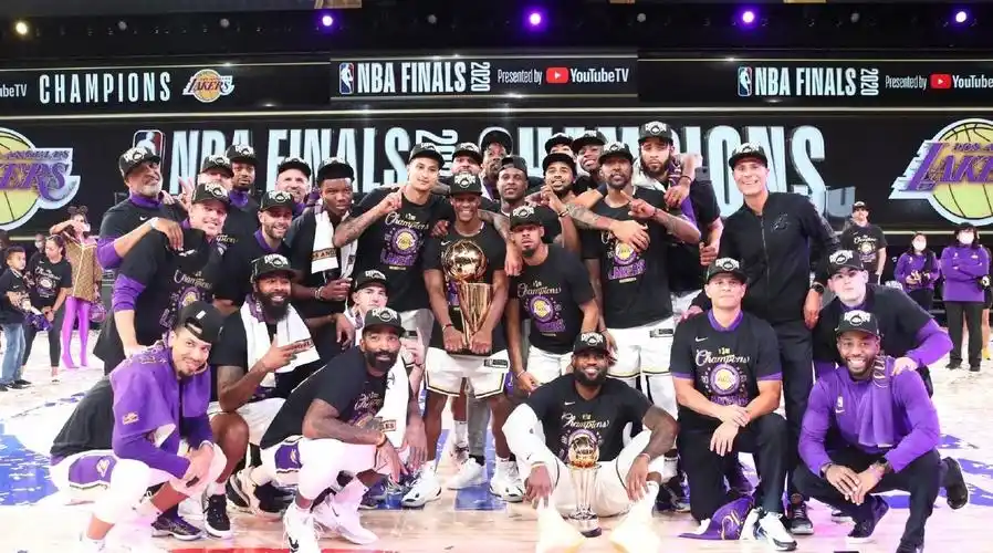 湖人队拥有nba历史上最短的休赛期,赛季间只有71天,以及新赛程