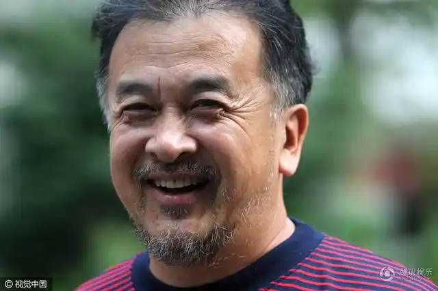 【转载】组图:56岁黄宏罕见露面 胡子拉碴满脸皱纹