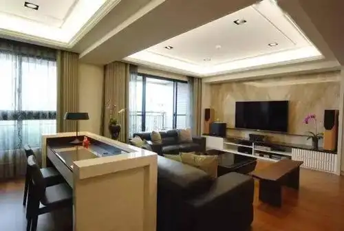 家具摆放风水沙发不靠墙这样放有靠山又实用