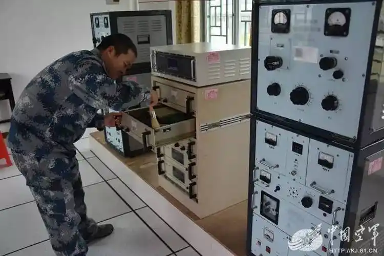 兵事丨听说通信导航分队的机房里有一群"神秘人"?一起去看看