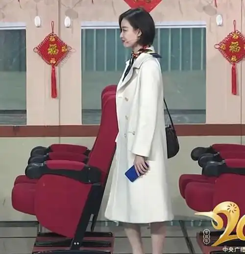 2021央视春晚倪妮同款白色羊毛呢大衣中长款双排扣外套宽松风衣女