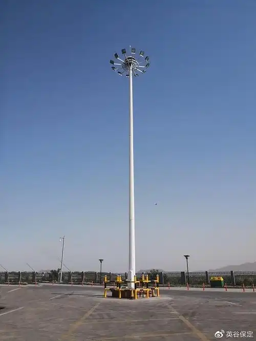 高杆灯一般指高度超过15米的高杆路灯,应用范围很广,在我们的生活区