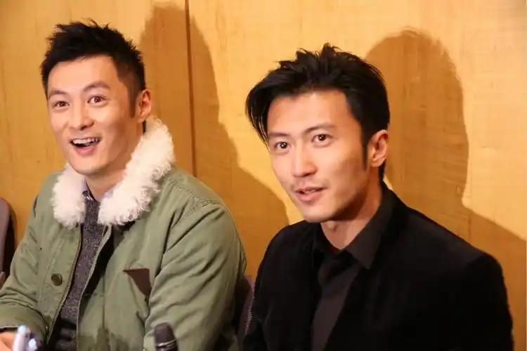 主演谢霆锋和余文乐接受记者采访