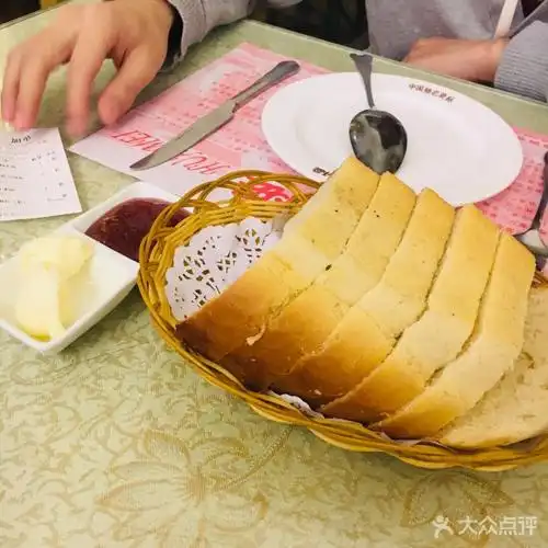 华梅西餐厅(中央大街店)槽子面包切片图片 - 第1张