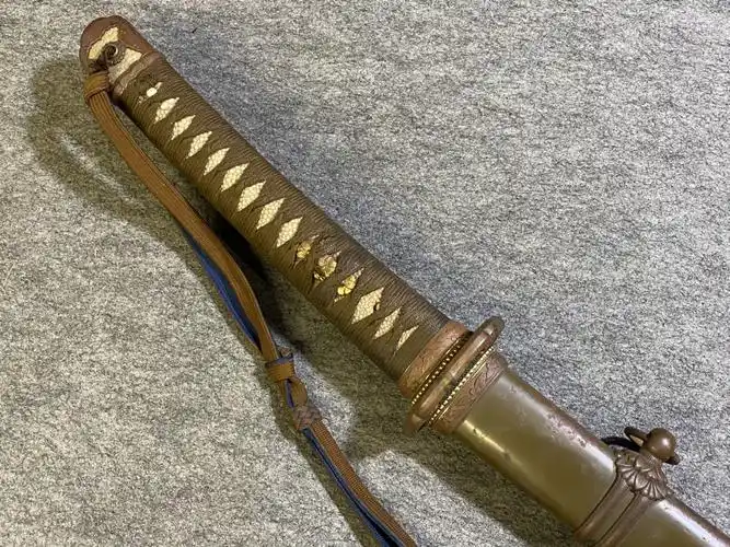 22ー【 日本陆军 98式军刀拵え ( 尉官刀绪付き99木制つなぎ付 ) 透