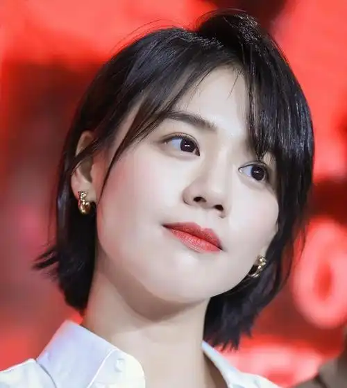 最为深刻的印象来自于马思纯那双炯炯有神的大眼睛.