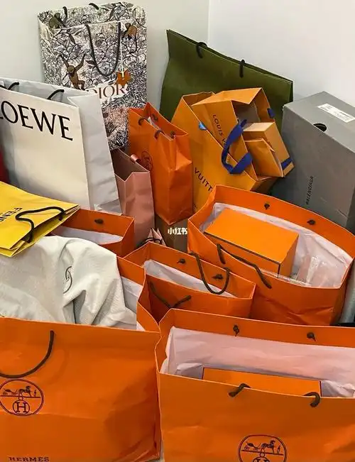 收拾出来的爱马仕袋子
