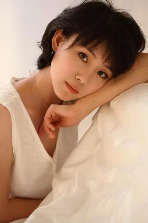 空姐杨阳(空姐洋洋的微博中文版)