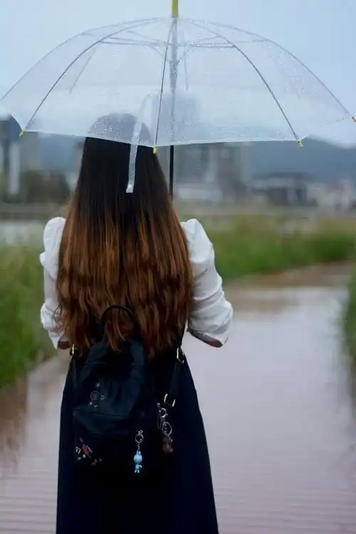 一个背影每个人,都是一道独特的风景.