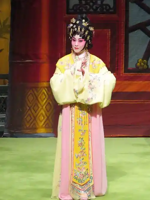 香江来信丨粤剧花旦梁芷萁:生于九七成长更幸福,传扬中华文化践初心