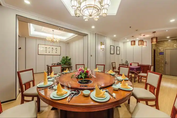 铁龙大酒店会议室,包厢升级后欢迎新老客户春节回家过年!