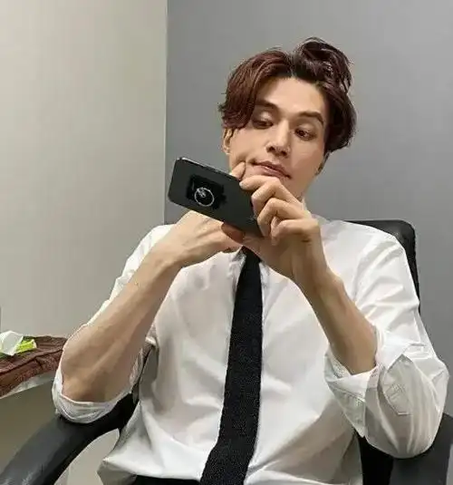 李栋旭迷之自拍看呆粉丝!