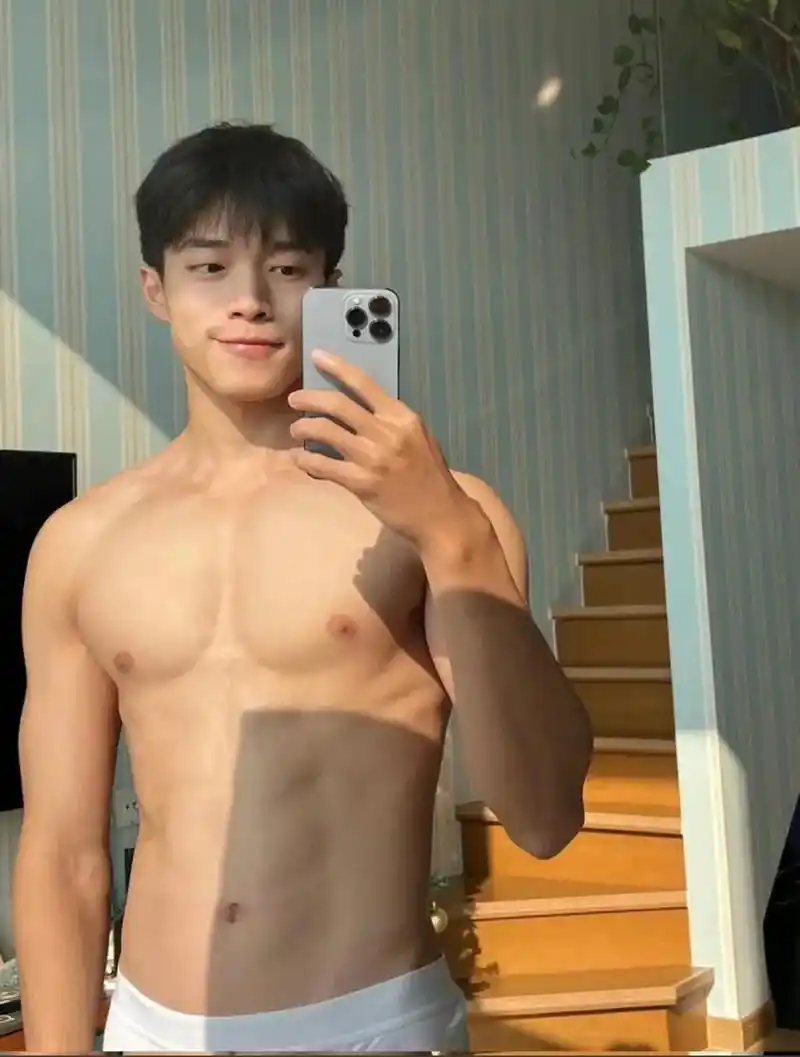 腹肌壁纸.#腹肌 #腹肌男友 #腼腆有腹肌 #该有的肌肉线条 - 抖音