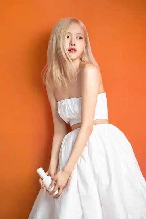 朴彩英雪花秀代言造型写真照片图片 白色裹胸纤细小蛮腰太诱人