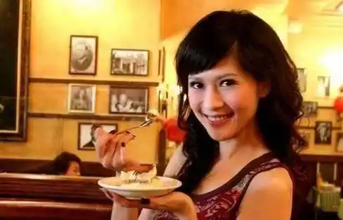 嫁豪门还红杏出墙,"夜宿"冯小刚,美女主持沈星魅力有多大?