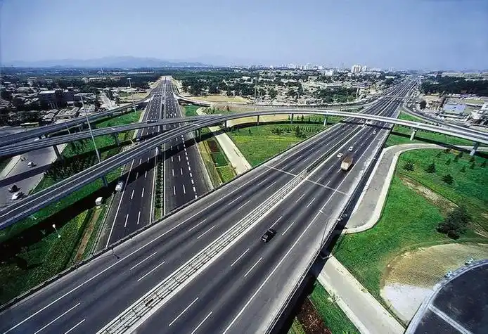 在北京宽阔的马路上「分享」 - 综合百科 - 绿润百科