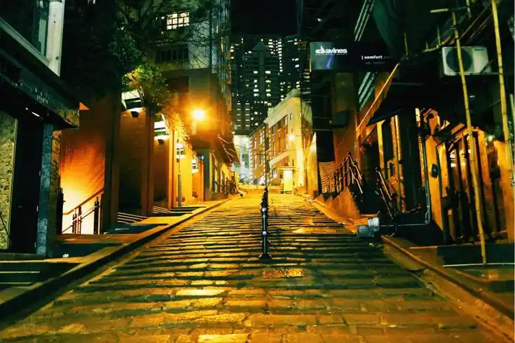 凌晨时分,香港街头.