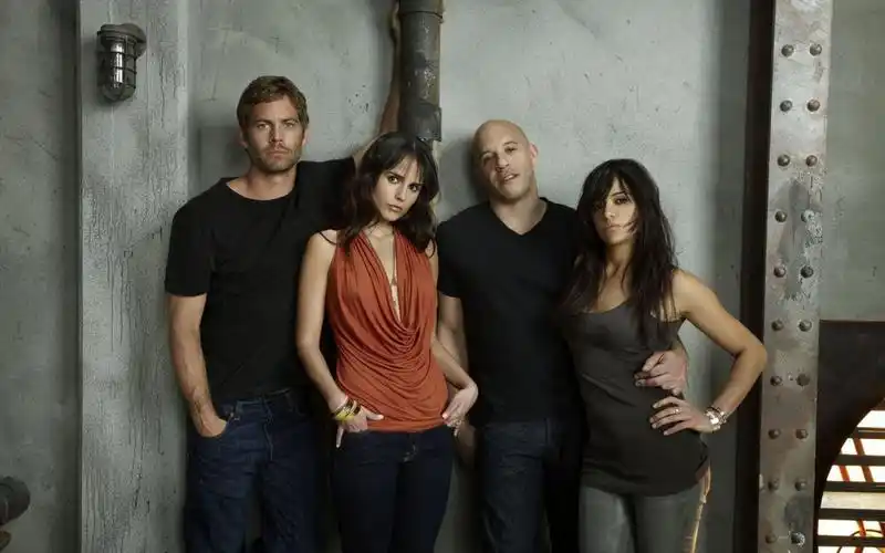 速度与激情7-保罗沃克,乔丹娜,布鲁斯特,范迪塞尔,米歇尔团队组合