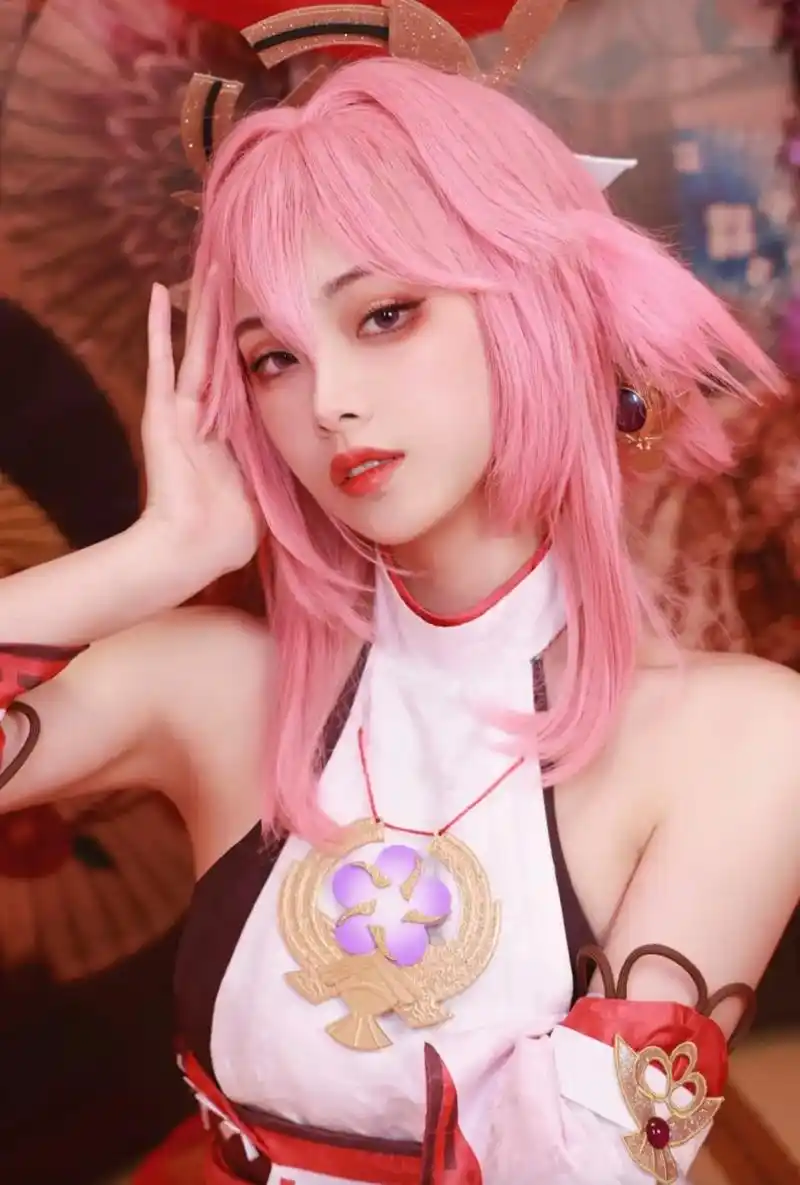 猜猜美女今日cosplay的是动漫原神里面的哪一位美女角色吧