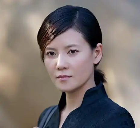 就是何佳怡在荧幕上的形象之一,这是何佳怡为数不多的电影作品