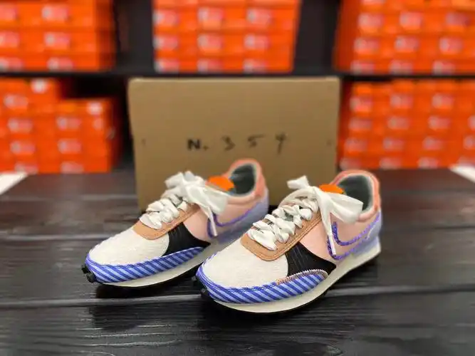 耐克女款缓震休闲运动鞋