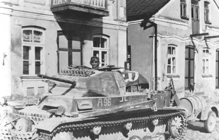 三万德军进驻莱茵非军事区,希特勒如何在英法眼皮下完成此举?