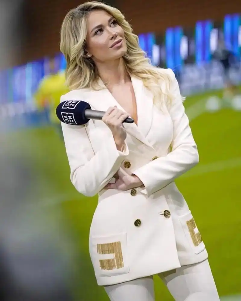 意大利著名体育主持人 迪丽塔·莱奥塔(diletta leotta)颜值出众 魔鬼
