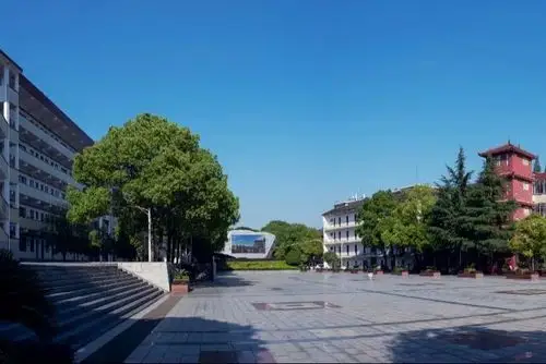 芷江一中初中部今年秋季面向城区五所小学招收100人