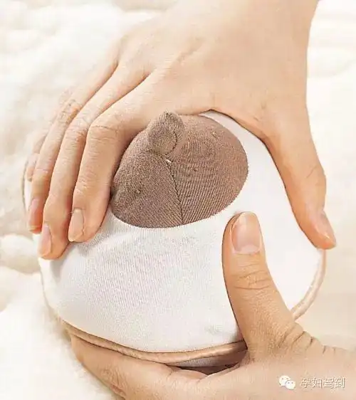 乳头适应了外界刺激,孩子就可以安心吸吮,也可以预防乳头溃烂和龟裂.