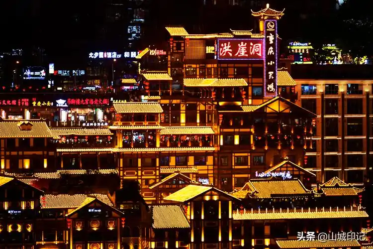 人从众人山人海人头攒动,你还有什么词来描述这几天的洪崖洞?