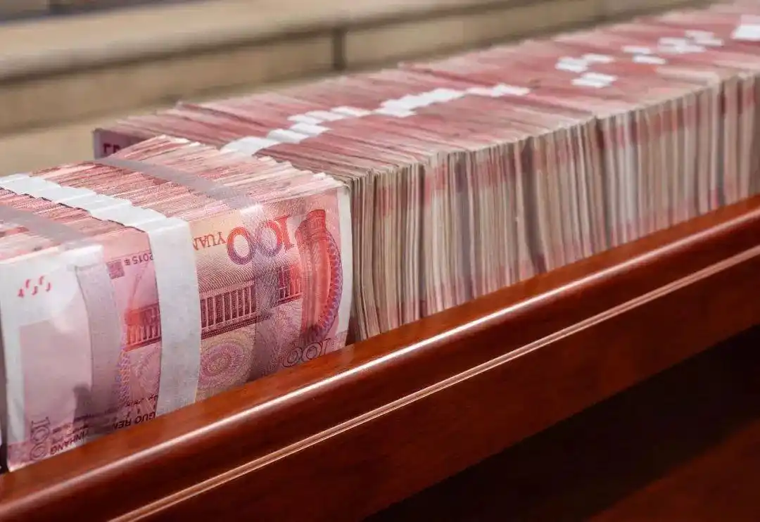 直击现场200万财物集中返还收到锦旗17面