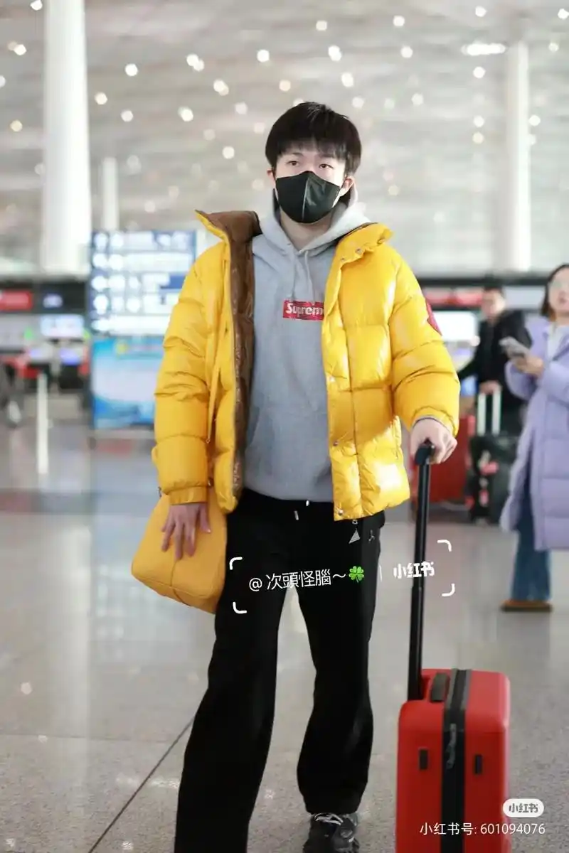 王楚钦孙颖莎 #机场穿搭 帅帅的头头,可爱的妹宝,我们成都 - 抖音