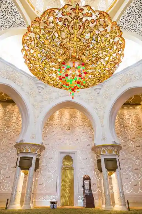 华丽的清真寺天花板