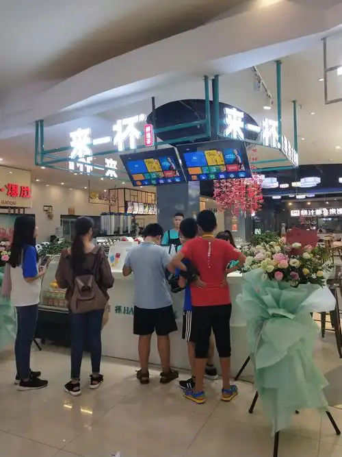 上班族想要开奶茶店的比较多,很多人都是出于自身的喜好开店,殊不知