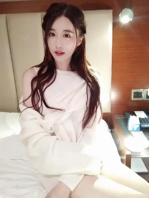 斗鱼轩子巨2兔深夜秀绘画技艺 秀色可餐的美食还不是特长?