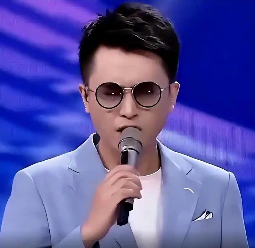 杨帆:多才多艺的主持人 杨帆是央视主持人,他拥有着独特的才华和综艺